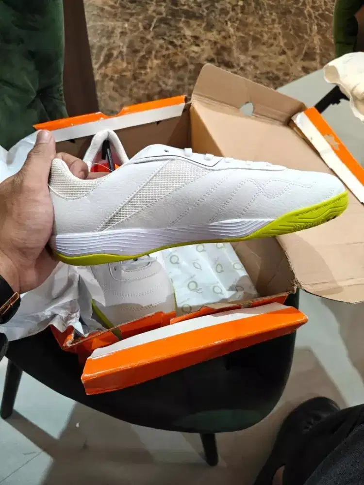 Sepatu futsal ortuseight jogosala strive white lime
