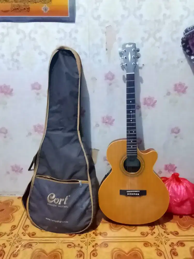 Gitar cort elektrik akustik