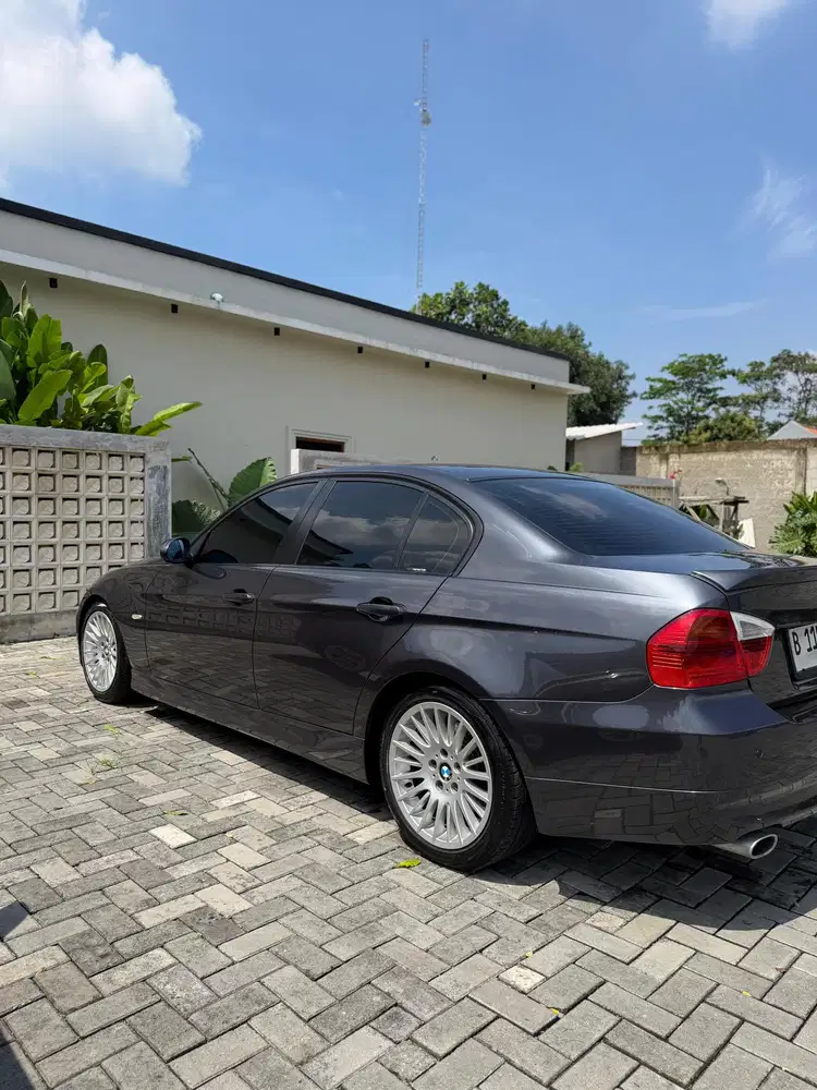 BMW 320i 2008 Bensin