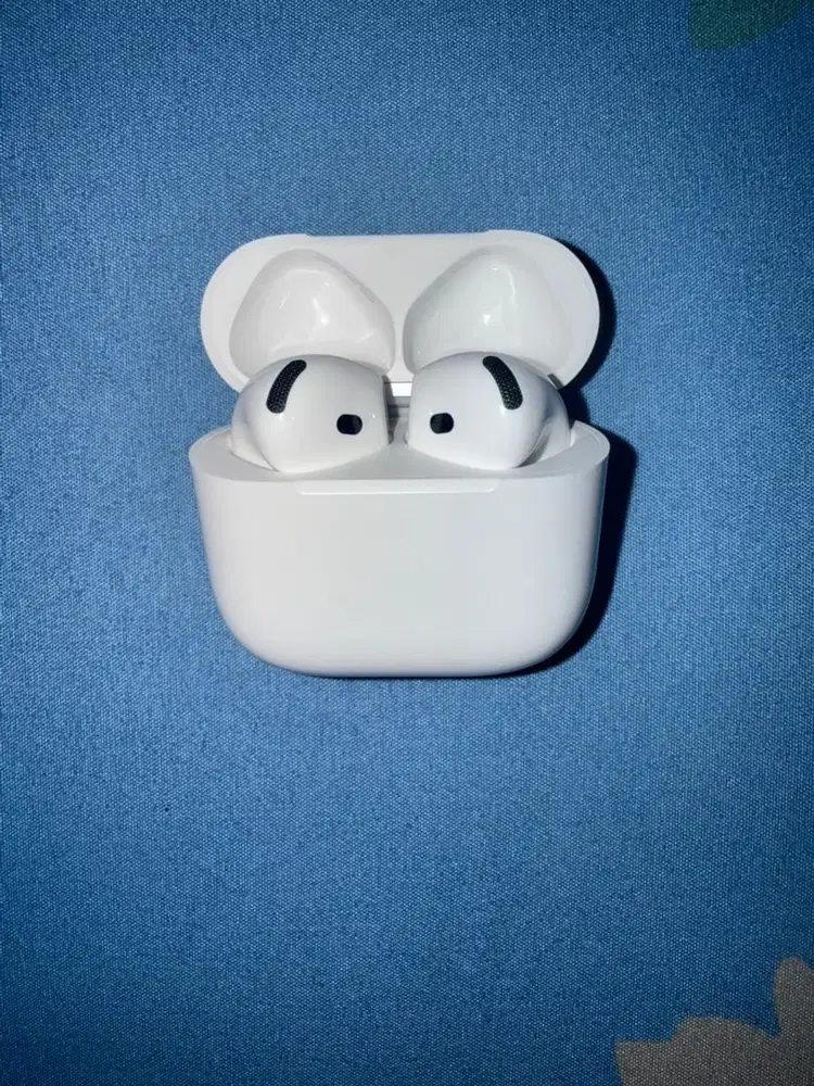 AirPods 4 with ANC