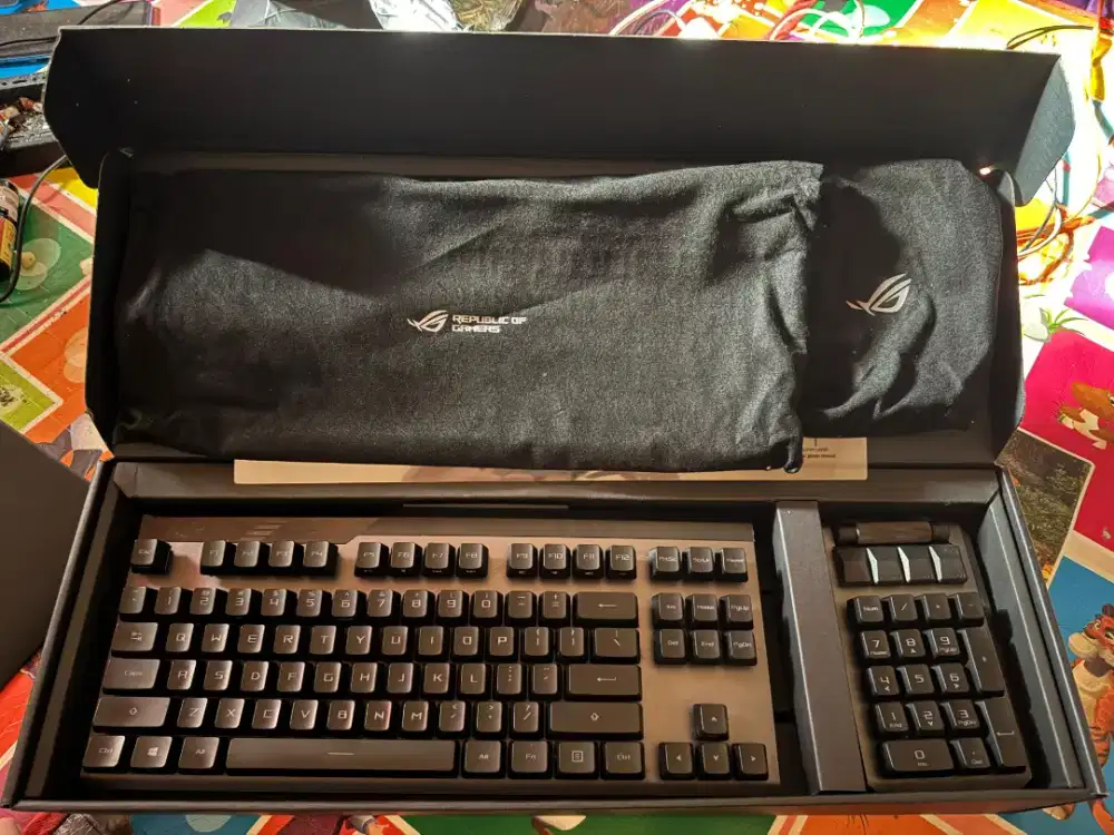Wireless / Wired Mechanical Keyboard Gaming
(
ROG CLAYMORE II )