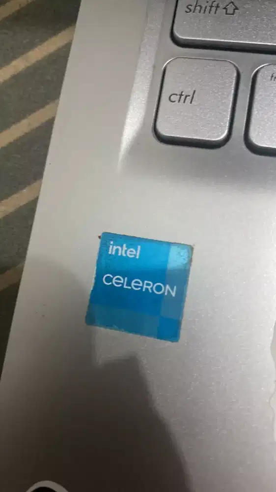 Menjual laptop jual karena tidak kepake