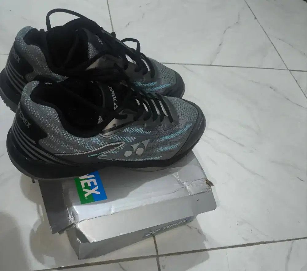 YONEX VELO 200 Series Size 43 Original - Baru Dicoba, Kekecilan.