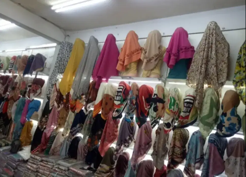 Di butuhkan wanita berhijab untuk toko busana muslim