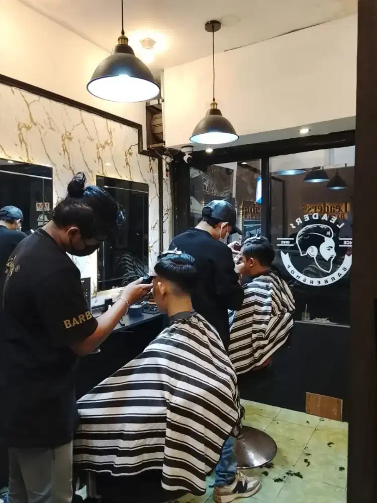 Loker tukang cukur (barberman)