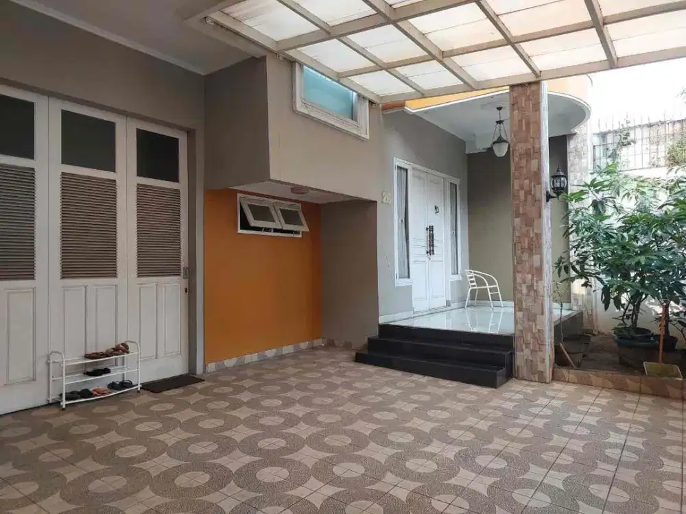 Rumah shm siap huni luas 172 di Warung Shilah, Jagakarsa
