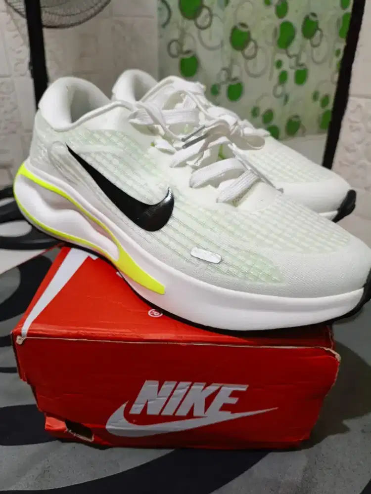 Sepatu jogging (nike mirror)