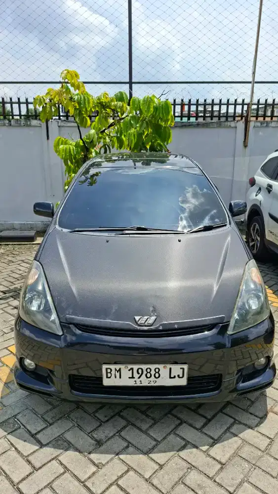 Toyota wish tahun 2005 warna hitam