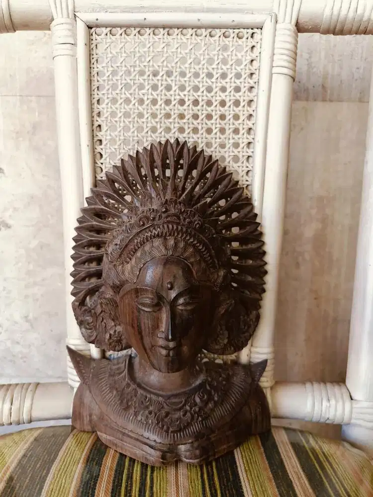 Patung Ukiran Kayu Khas Bali