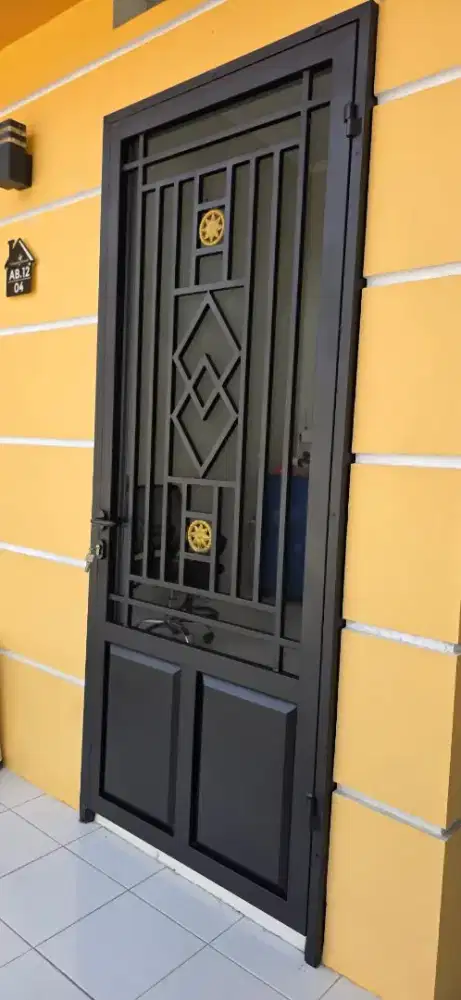 Teralis pintu minimalis plat