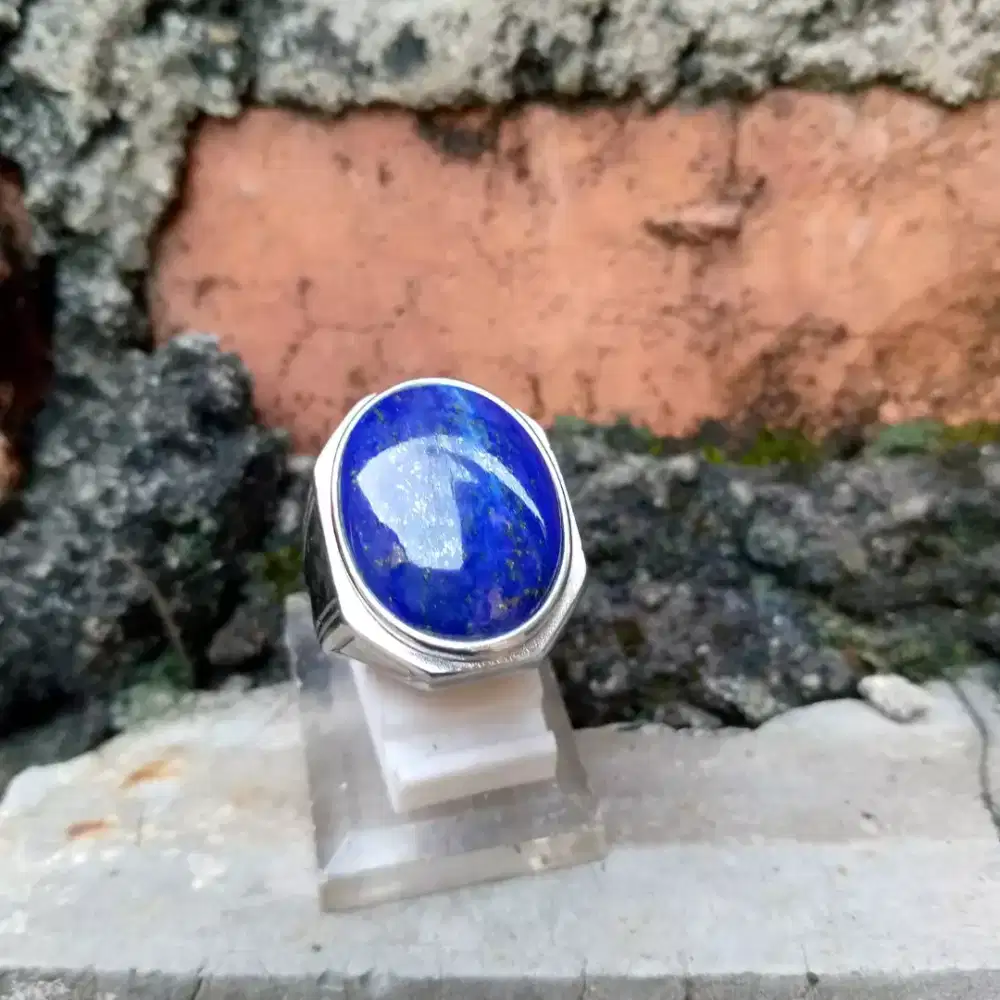 Batu natural lapis lazuli biru tinta