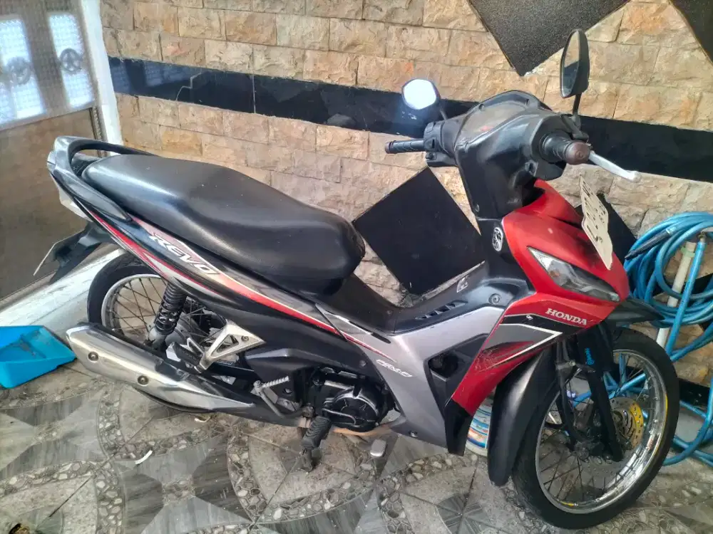 Honda Revo  fi. naw  2014 tgn 1 ors mesin hls PJK aman  DBL statr hdp