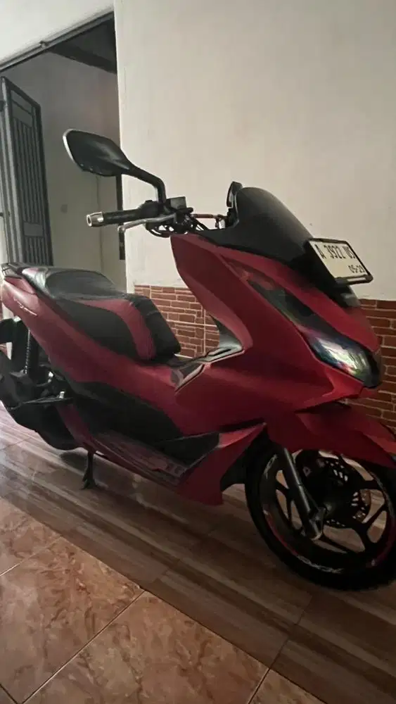 (Over kredit) Honda PCX 2025 full premium accessories, low km, gress