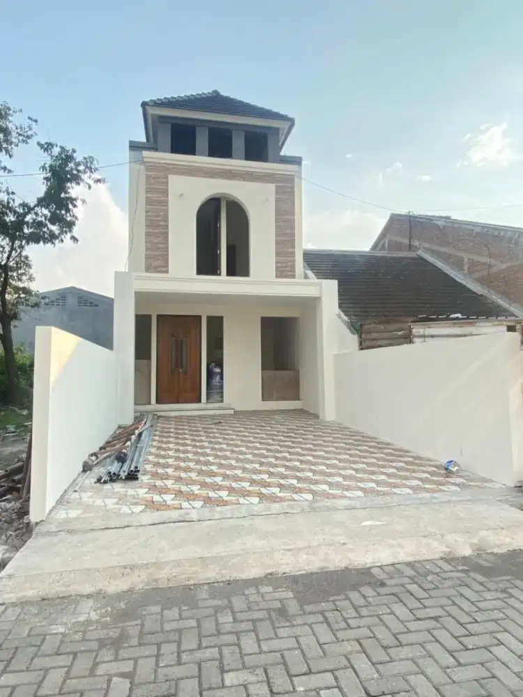 DI JUAL RUMAH BARU MEWAH DI TLOGOBIRU DEKAT KAMPUS AMNI