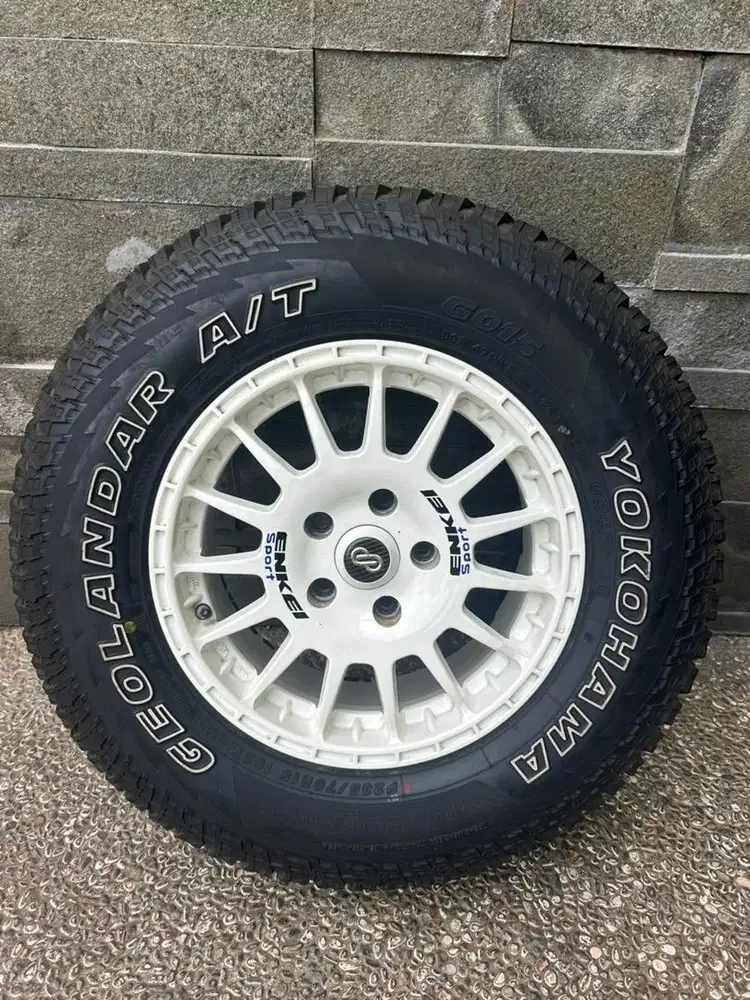 Velg R15 dan ban ukuran 225-70-15