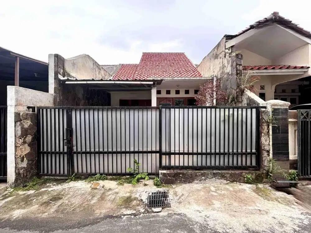 Dijual Rumah Rare Item! Rumah Luas 143m² di Tebet Hanya 1,9M-an - SHM & Akses Mobil Di Tebet