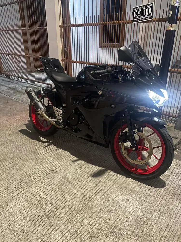 DIJUAL CEPAT- MOTOR SUZUKI GSX 2019
