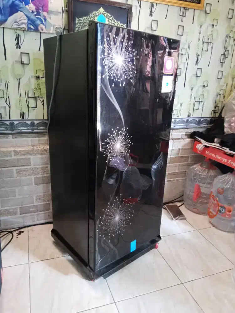 Bismillah saya jual kulkas freezer 1pintu