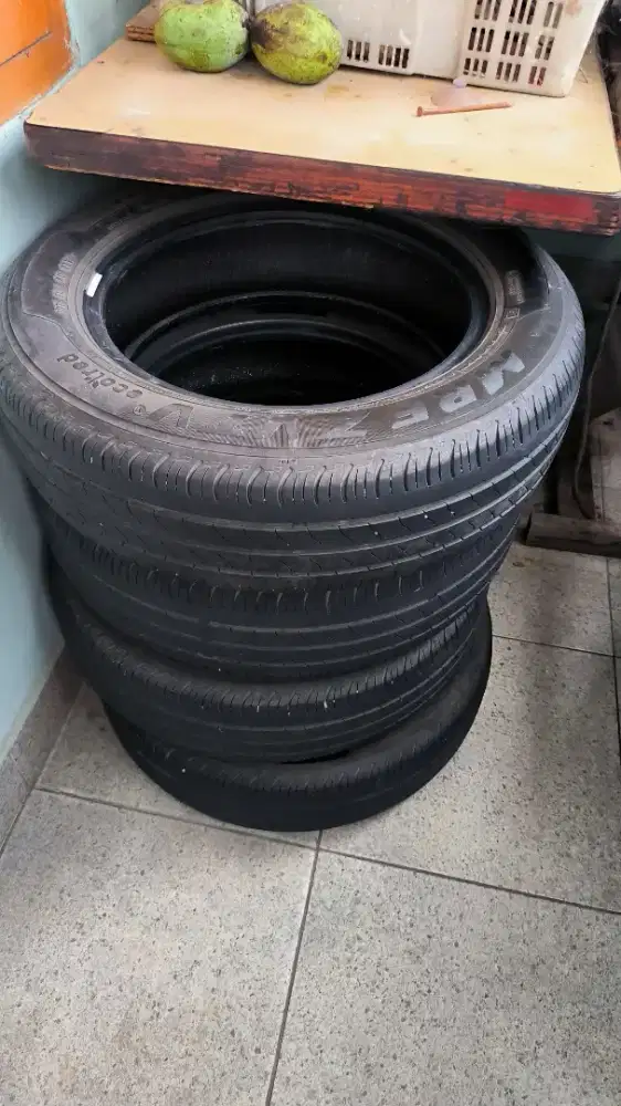 Ban bekas ukuran 165/70 R14