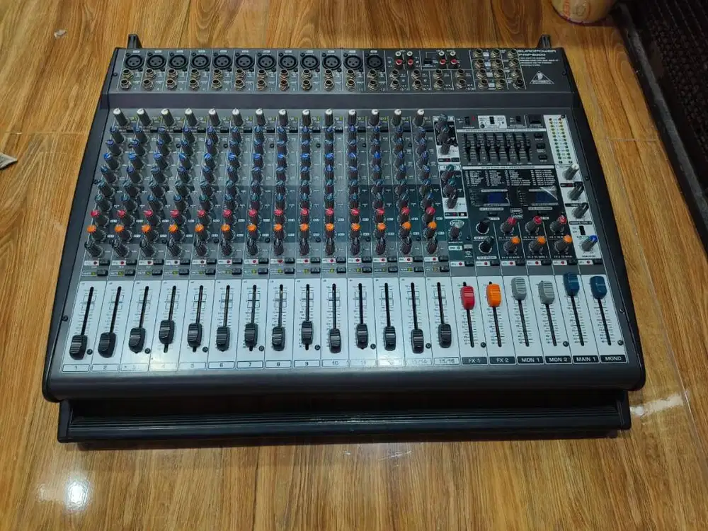 Power mixer behringer pmp5000 12mic 20 chanel input. Power 2x300watt