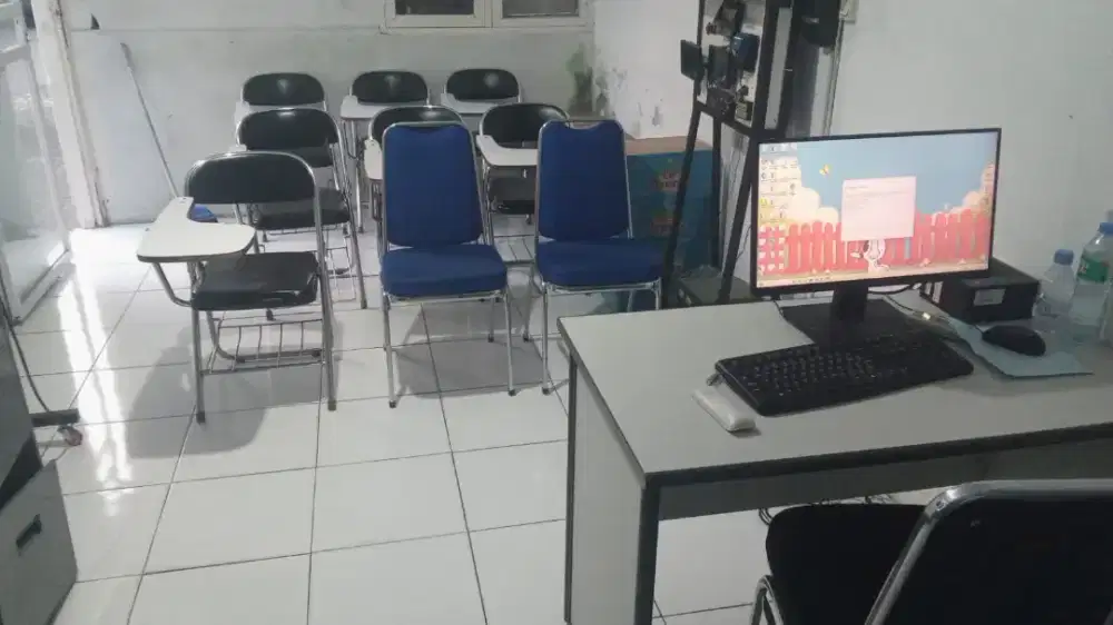 Kami Sedang Mencari Supir Yang Baik