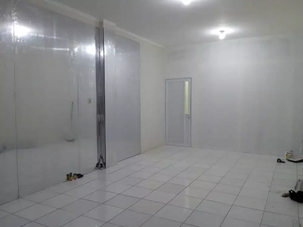 Tukang bangunan harian dan birongan
