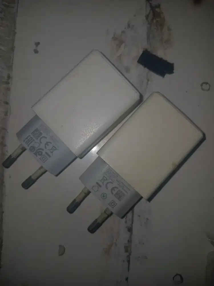 Charger merk 0pp0 saja tanpa kabel