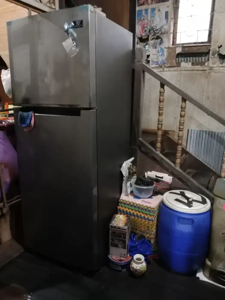 dijual kulkas merk ssmsung dua pintu besar