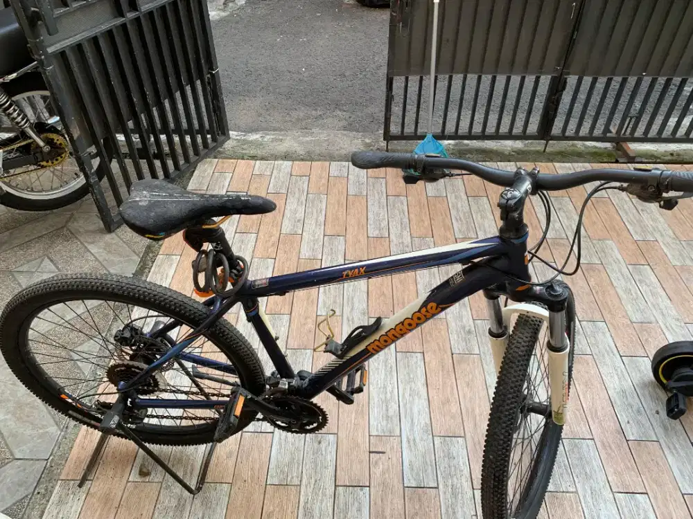 Di jual sepeda merk mongoose
