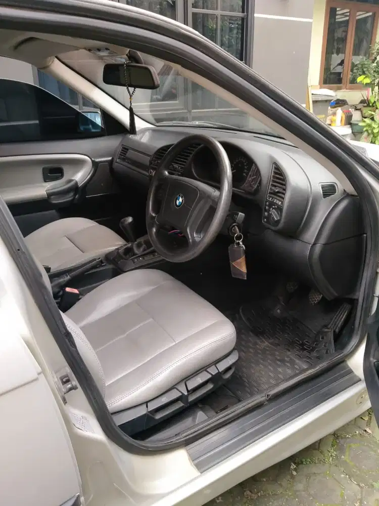 BMW 318i 1996 Bensin