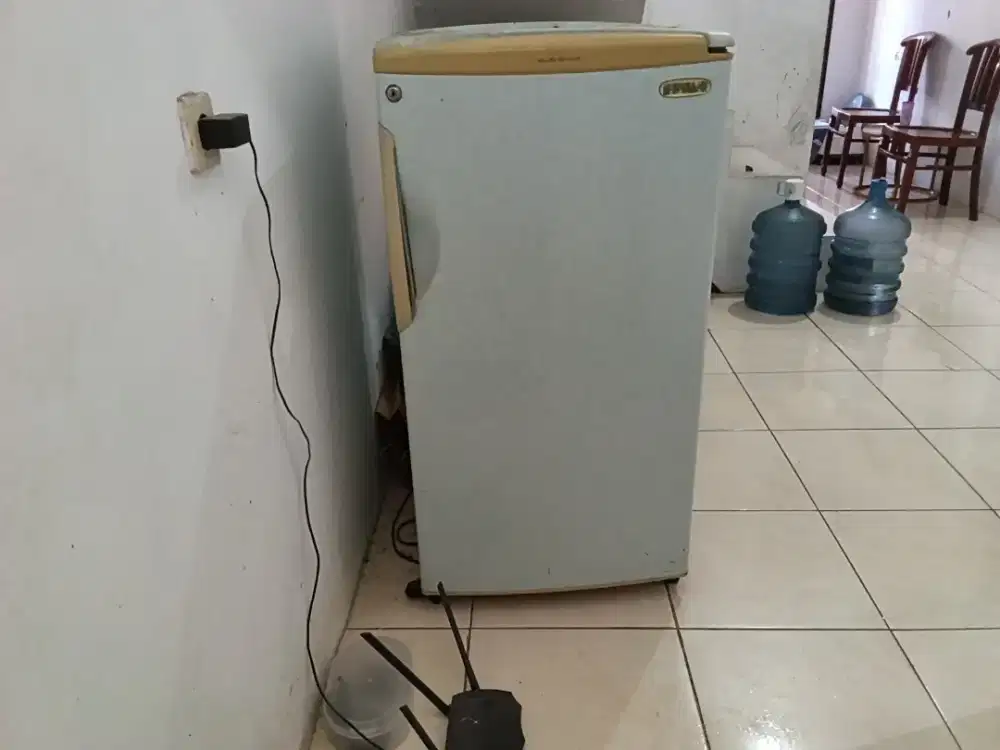 Jual kulkas bekas sanyo