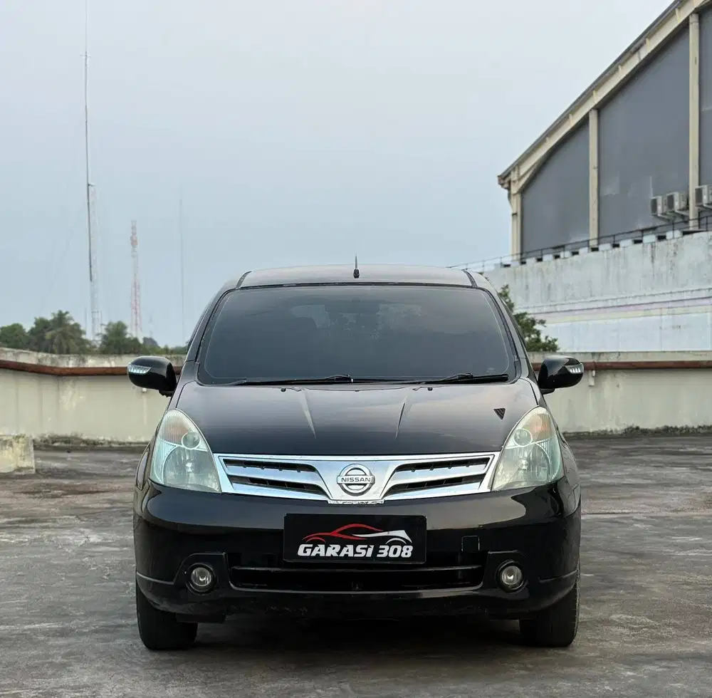 Nissan grand Livina 1.5 XV ultimate AT Tahun 2012 warna Hitam