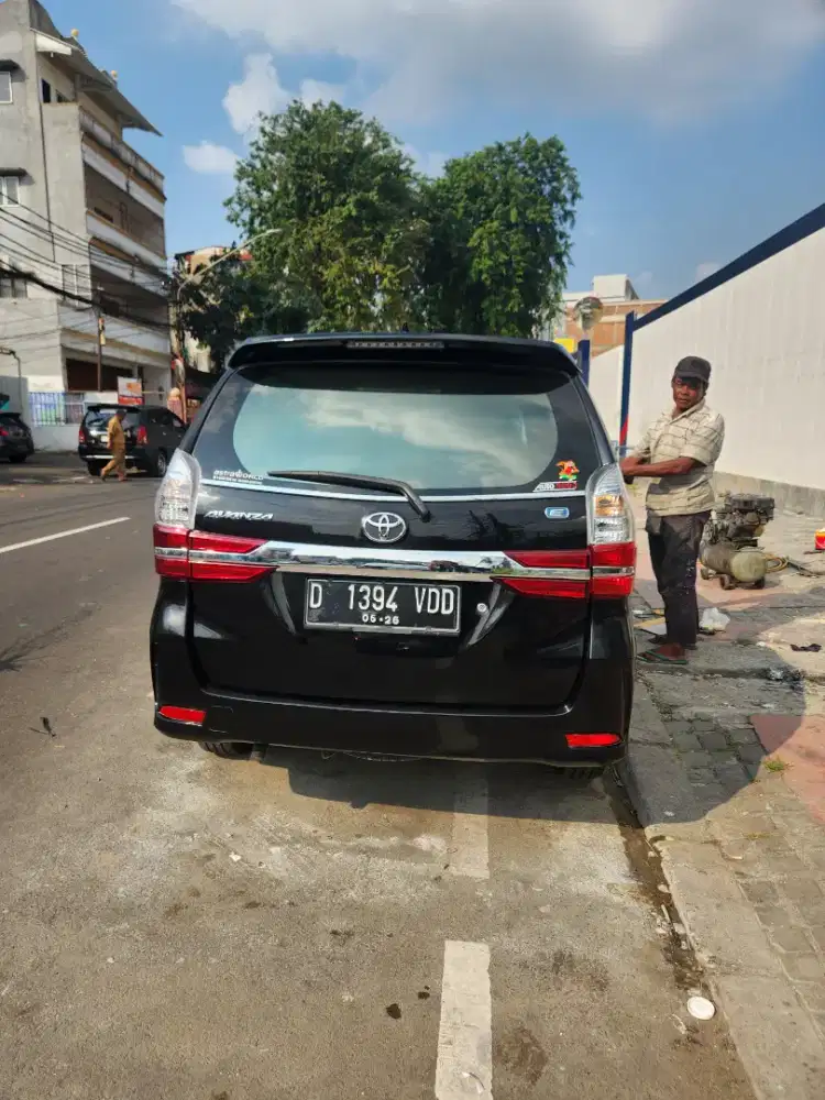 TOYOTA AVANZA.  E.  AT 21