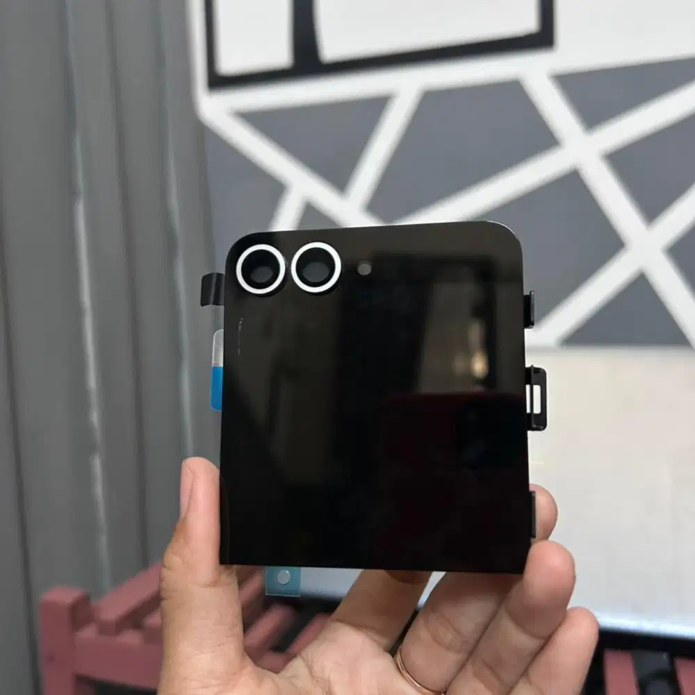 LCD cover z flip 6 ori minus tompel sedikit sesuai foto