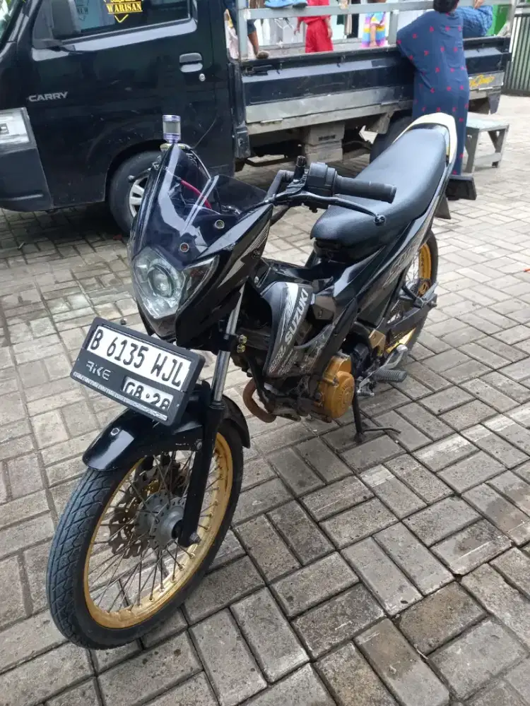 Satria fu 2013 hitam