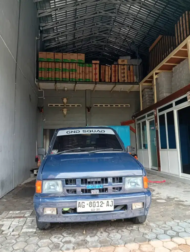 ISUZU PANTHER (2002)