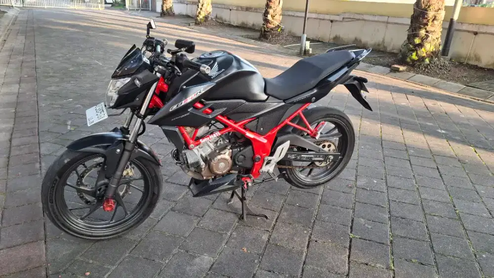 Dijual cepat CB150R V2 2017 original semua