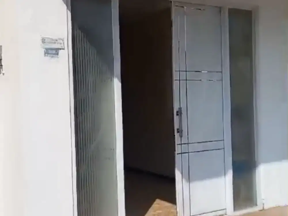 Rumah cantik 2 lantai disewakan di Babatan Pratama Wiyung