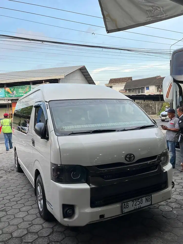 Hiace commuter 2015