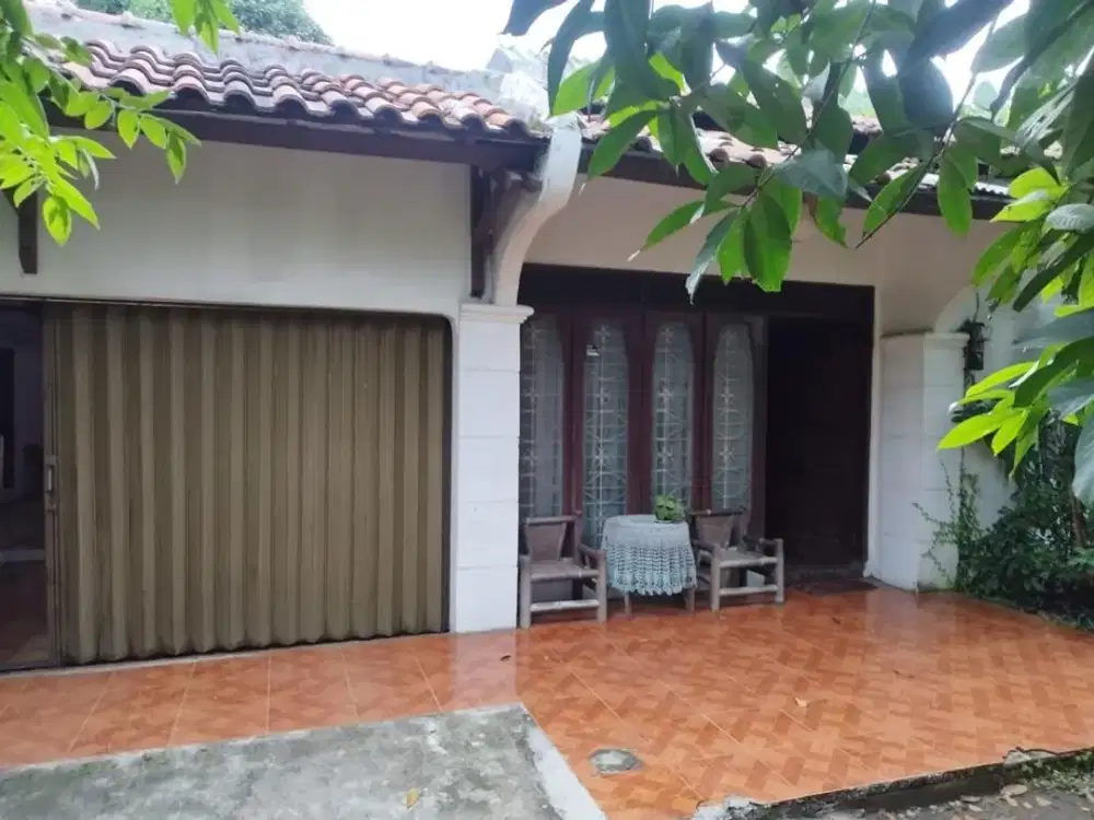 DIJUAL RUMAH (Rumah Berikut Beberapa Kios Aktif) di Kodam Bintaro,