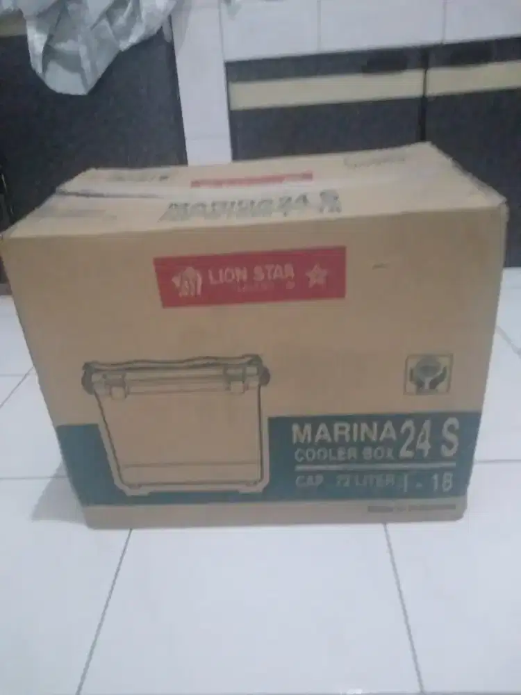 Di jual cooler box marina 24s ( 22 liter )
