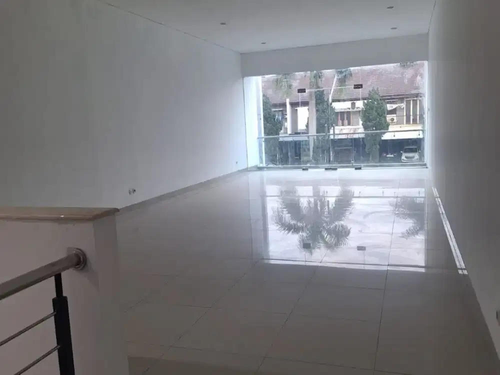 Disewakan Ruko Nyaman dan Terawat Siap Pakai Lokasi Super Strategis di Singgasana Pradana, Bandung