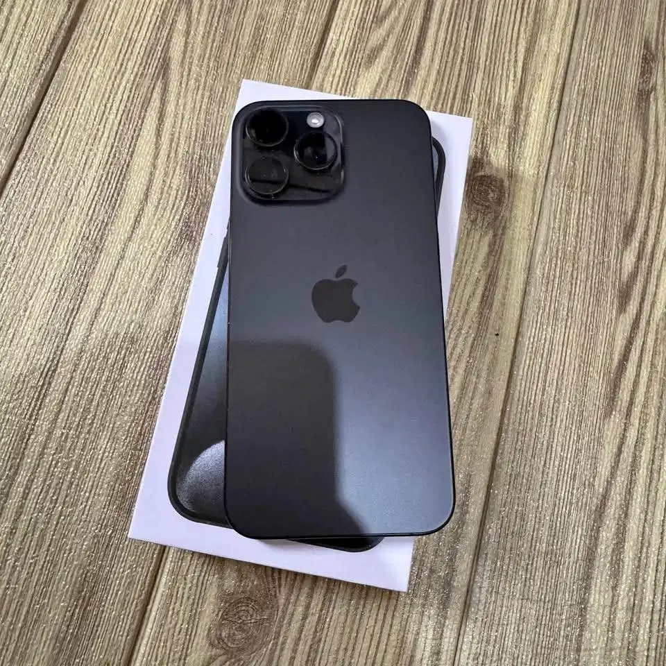 iPhone 15 Pro Max 512GB Garansi Resmi Ex iBox Battery Health 87%