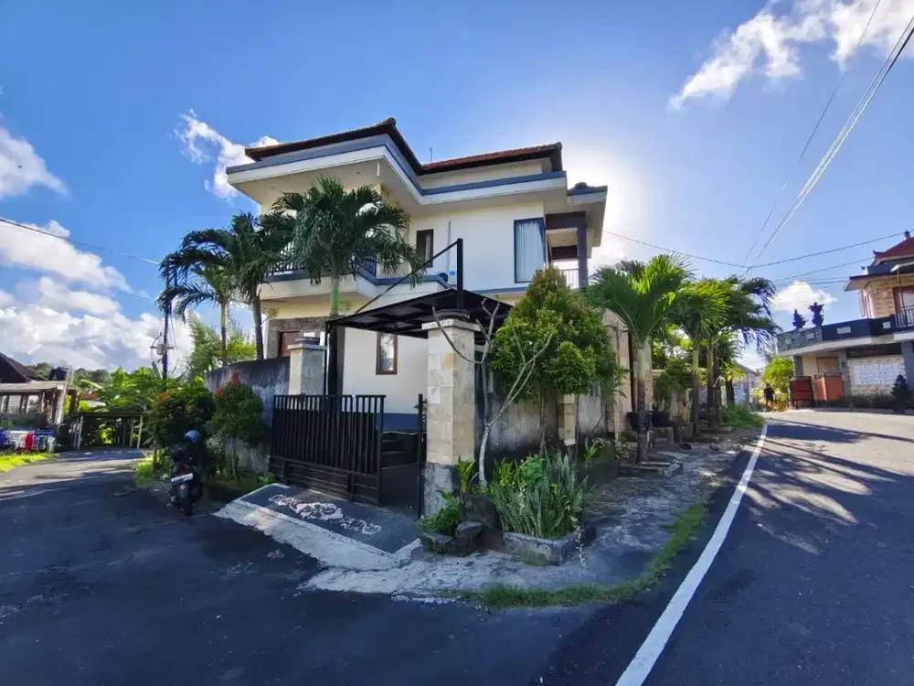 rumah 2 lantai di kampial nusa dua, semi furnish, jalan besar