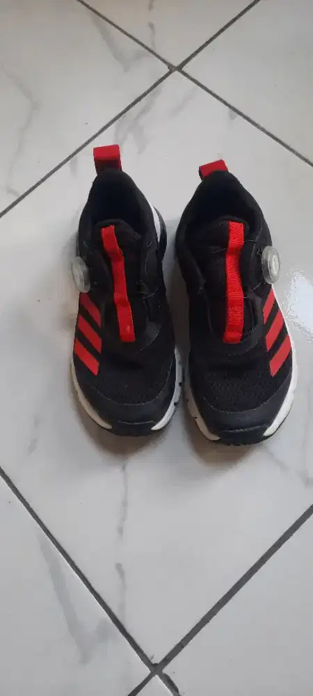 Sepatu adidas anak