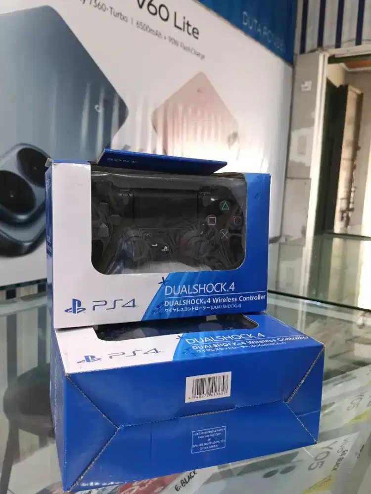 Stik PS4 kondisi baru