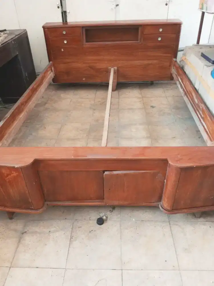 Tempat Tidur Jadul Antik dan Vintage