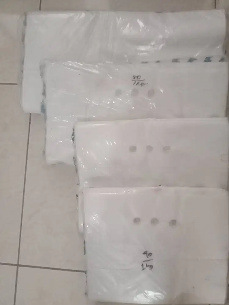 Plastik jinjing 3 jari. Tebal 0.6 Micron. Ukuran 40,45,50,60.