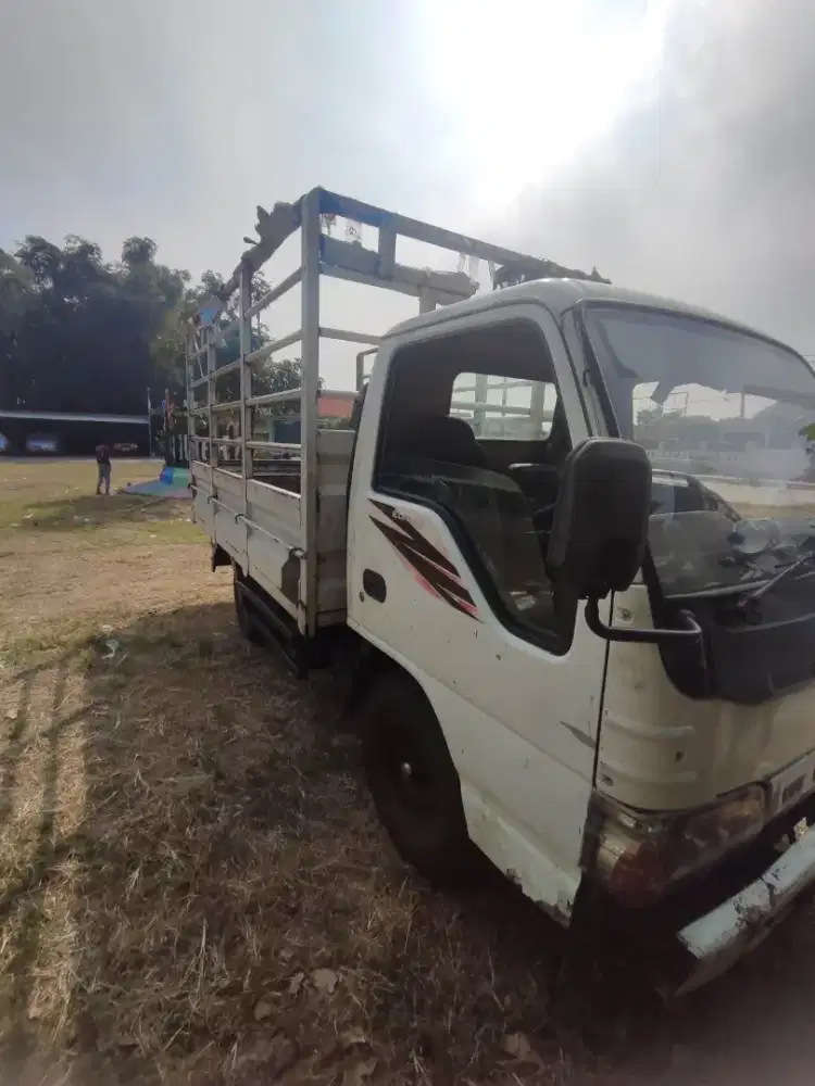 Engkel Isuzu tipe NHR 55 power stering turbo