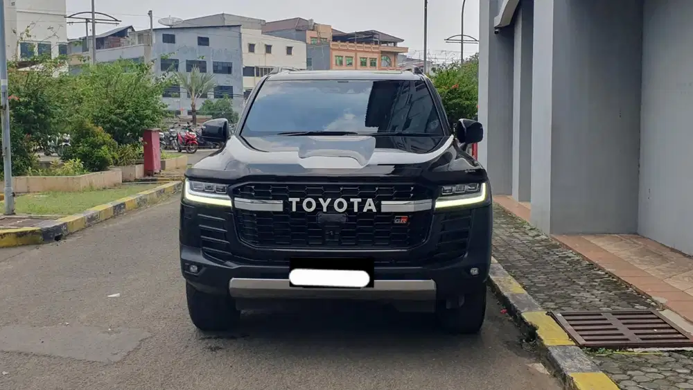 Km 16rb toyota land cruiser lc gr sport tss 2023 hitam pajak panjang